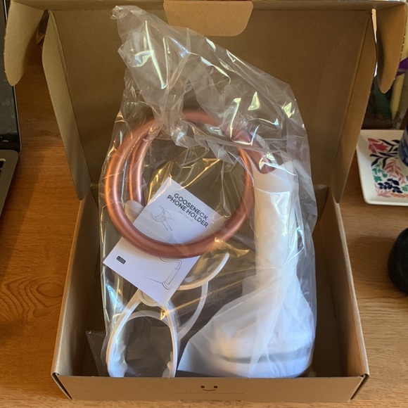 Lamicall gooseneck cell phone holder with flexibility and strong grip. - Picture 3 of 5